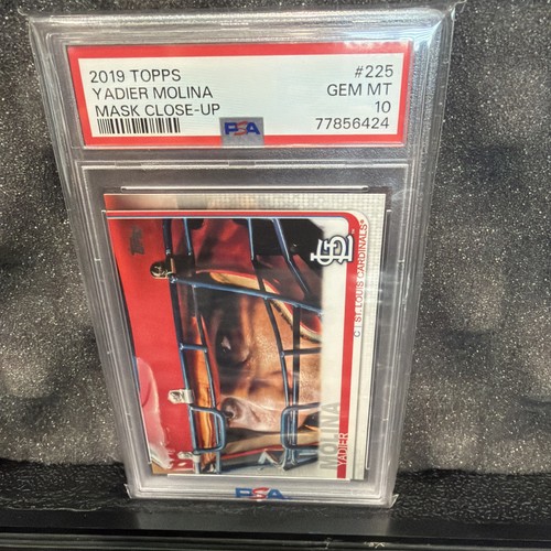 2019 Topps Yadier Molina [Mask Close Up] #225 card
