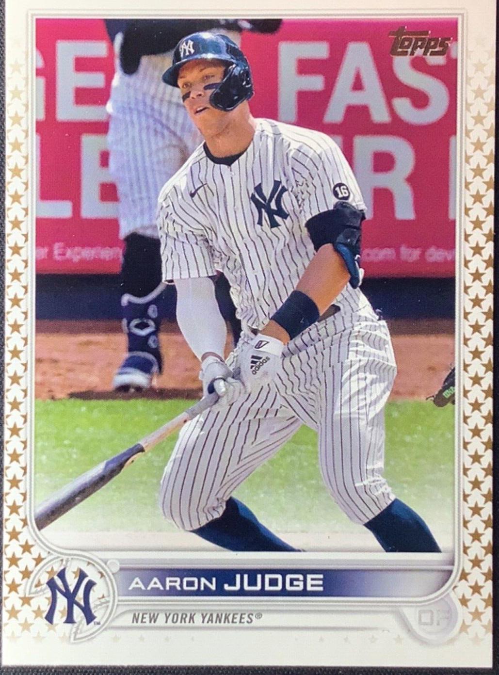 2022 Topps Aaron Judge [Gold Star] #99 card