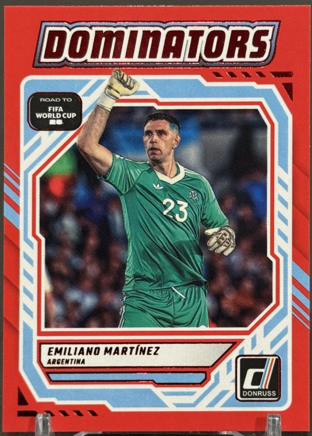 2025 Panini Donruss Road to FIFA Dominators Emiliano Martinez [Red] #17 card