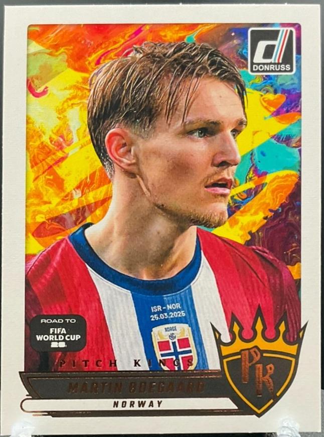 2025 Panini Donruss Road to FIFA Pitch Kings Martin Odegaard #11 card
