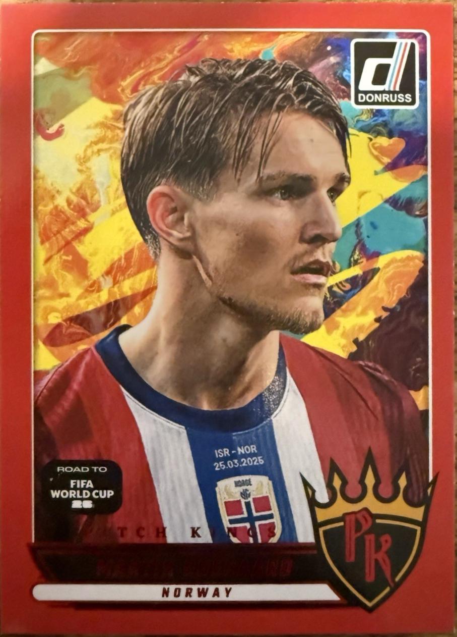 2025 Panini Donruss Road to FIFA Pitch Kings Martin Odegaard [Red] #11 card