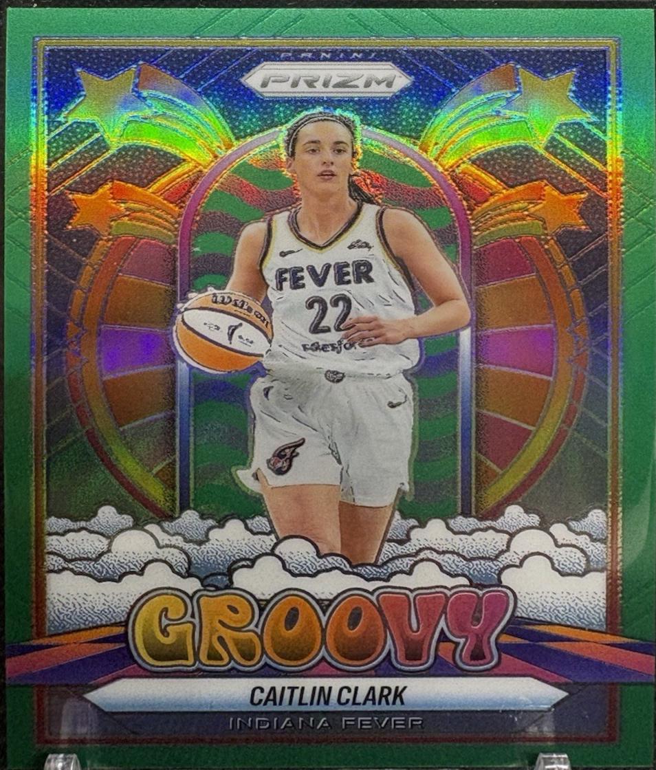2025 Panini Prizm WNBA Groovy Caitlin Clark [Green] #10 card