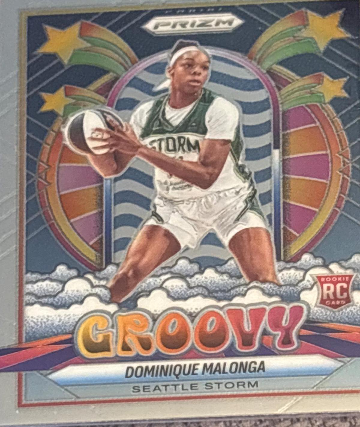 2025 Panini Prizm WNBA Groovy Dominique Malonga #8 card