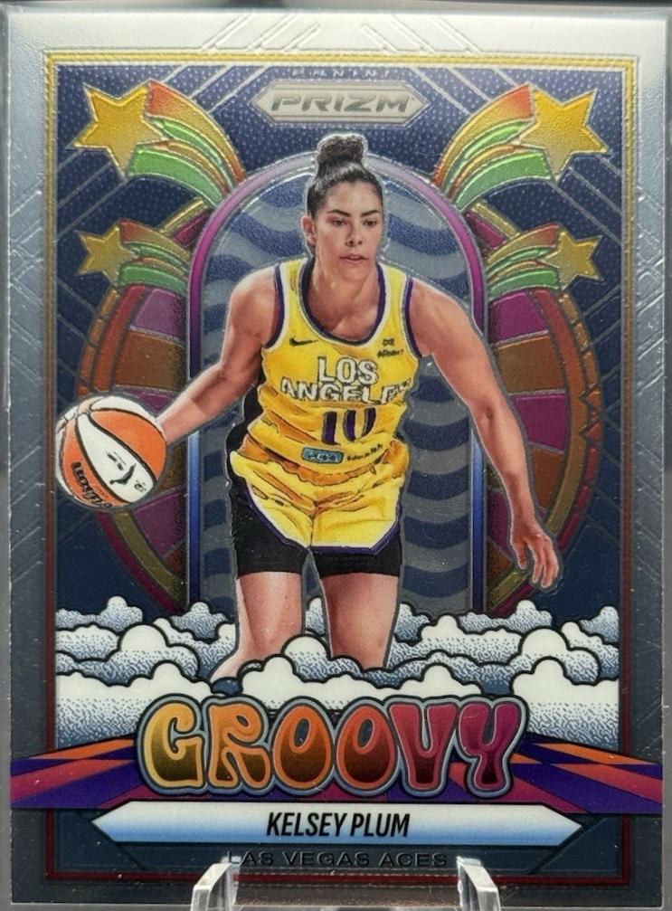 2025 Panini Prizm WNBA Groovy Kelsey Plum #5 card