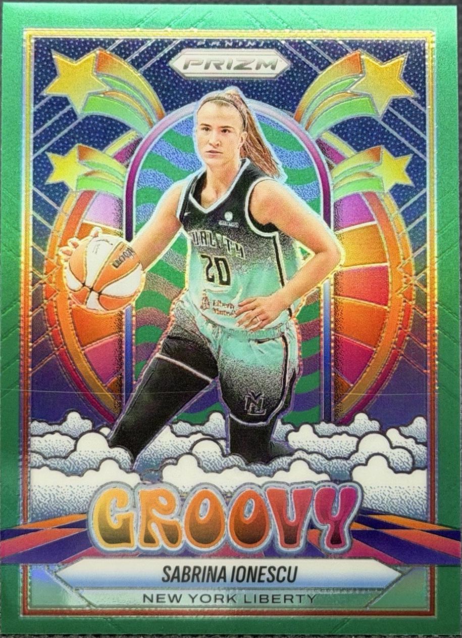 2025 Panini Prizm WNBA Groovy Sabrina Ionescu [Green] #9 card