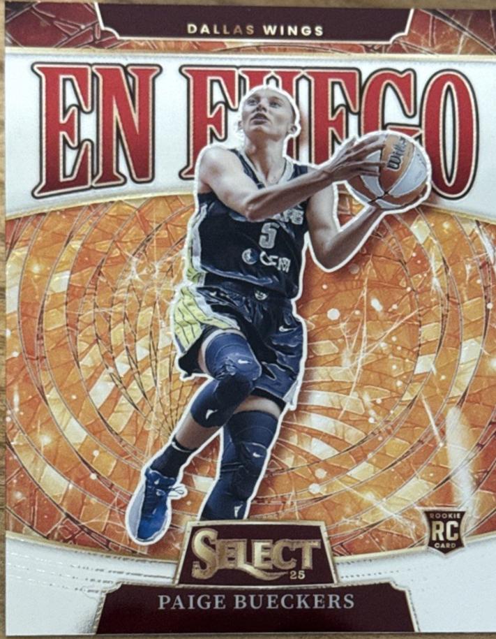 2025 Panini Select WNBA En Fuego Paige Bueckers #5 card