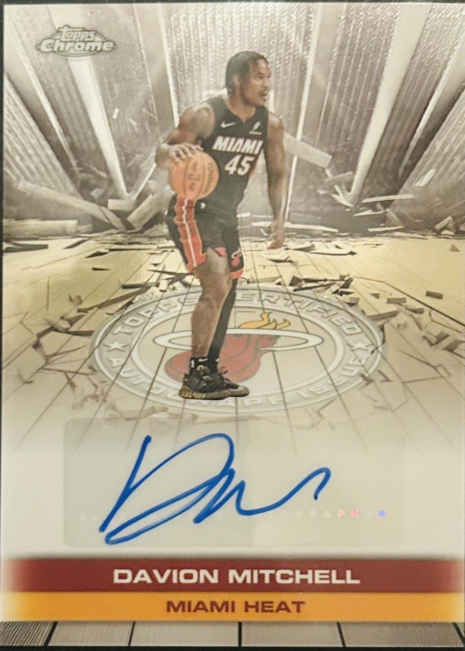 2025 Topps Chrome Autograph Issue Veteran Davion Mitchell #TAU-DM card