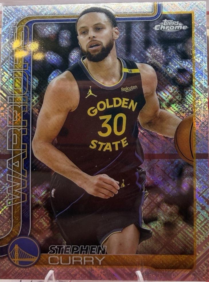 2025 Topps Chrome Stephen Curry [Skylight Refractor] #201 card
