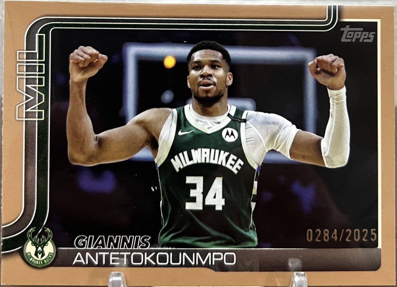 2025 Topps Giannis Antetokounmpo [Gold] #54 card