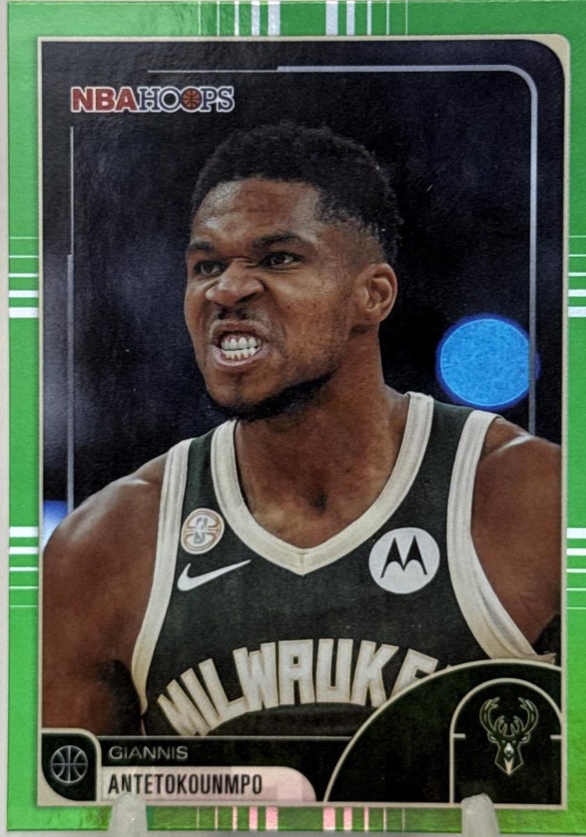 2025 Topps NBA Hoops Giannis Antetokounmpo [Green Hoops] #165 card