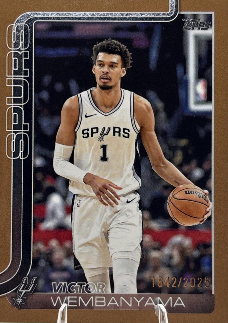 2025 Topps Victor Wembanyama [Gold] #195 card