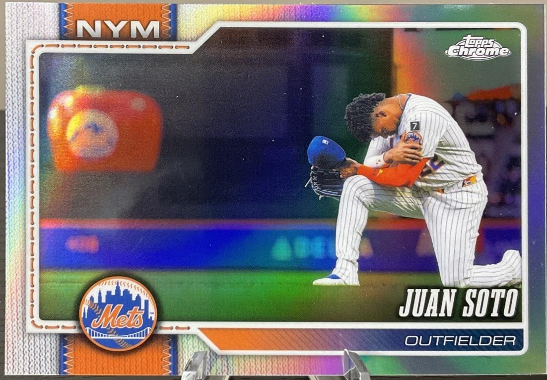 2026 Topps Chrome Juan Soto [Image Variation] #17 card