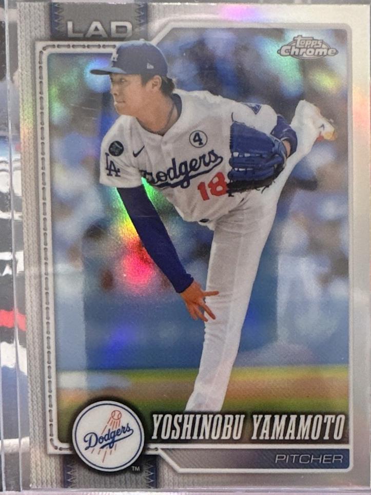 2026 Topps Chrome Yoshinobu Yamamoto [Refractor] #75 card